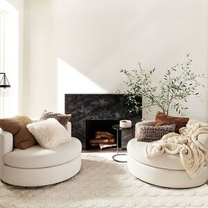 POTTERY BARN LUXE FAUX FUR PILLOW COVER SZ 18 X 18